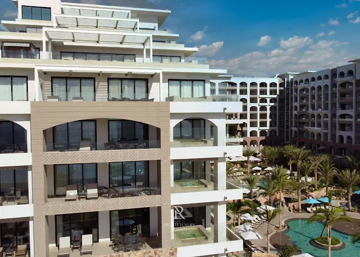 Resort Three Bedroom Ocean View- La Valencia